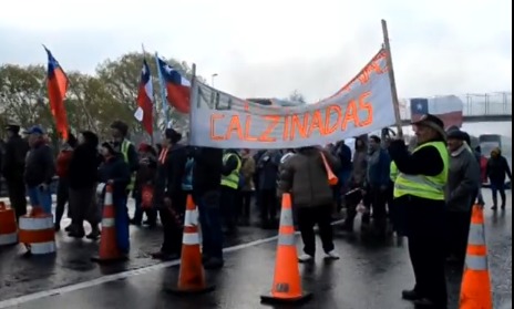 Vecinos de "La Huacha" en Frutillar bloquean carretera, pide conexión con ruta 5