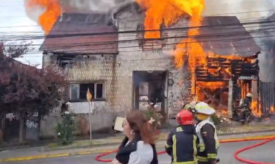 Incendio destruyó histórica casona en Puerto Varas