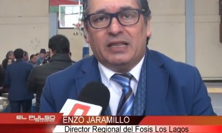Acto masivo desarrollado en gimnasio municipal donde 400 personas recibieron enceres y herramientas para emprendimiento