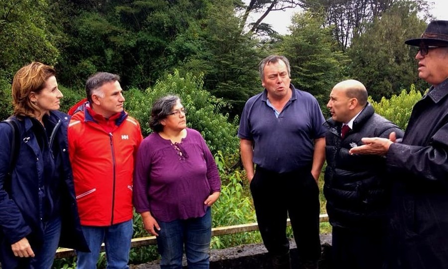 Evalúan acciones legales por contaminación en río en Chonchi 