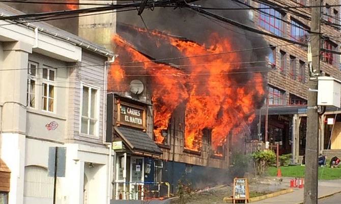Incendio destruye el Restaurante La Marca de Puerto Varas 