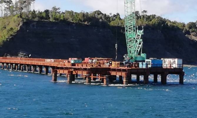 Cayó grúa en la construcción del Puente Chacao