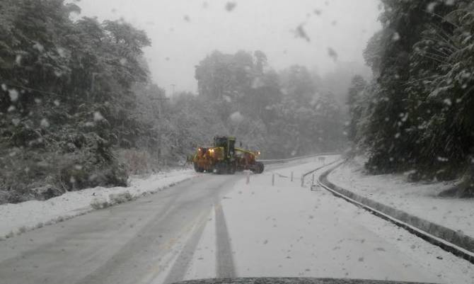 Nieve obliga suspensión del tránsito en Palena