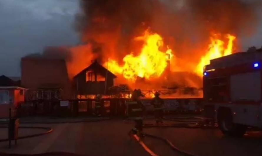 Incendio destruyó Municipalidad de Dalcahue en Chiloé