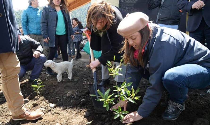 A un año de la tragedia en Villa Santa Lucía plantan árboles en homenaje a las víctimas