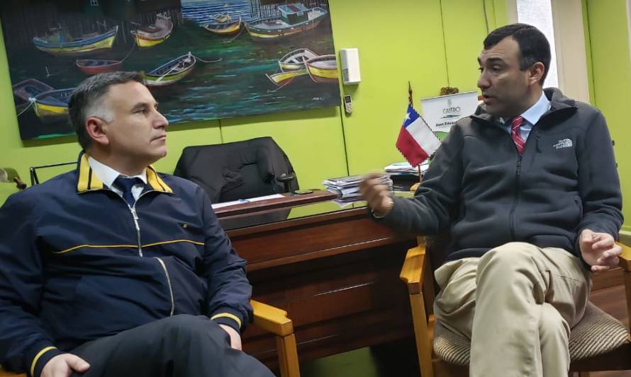 Alcaldes de Castro y Chonchi acusan "desidia del gobierno" y se declaran en alerta