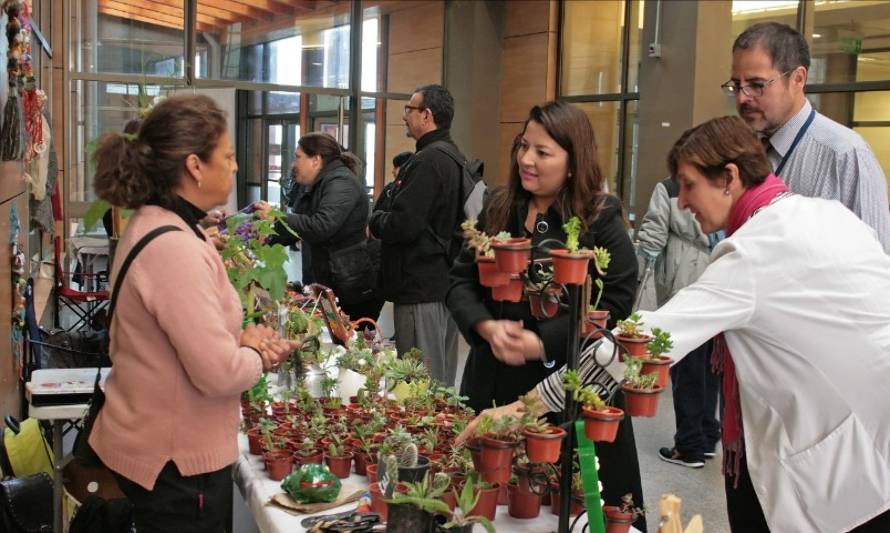 Mujeres emprendedoras comercializaron sus productos en el Hospital de Puerto Montt