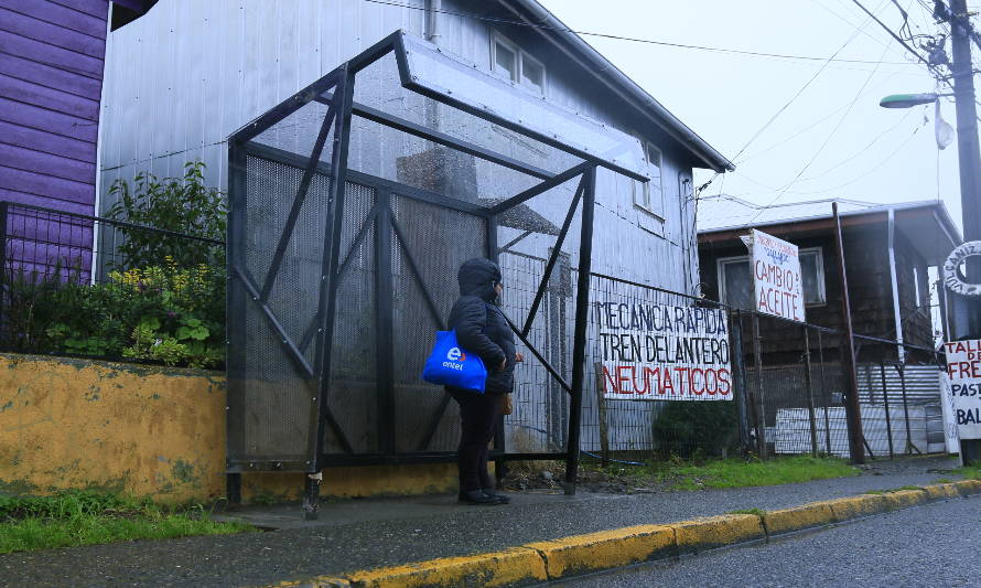 Vecinos de Población Libertad cuentan con nuevos refugios peatonales