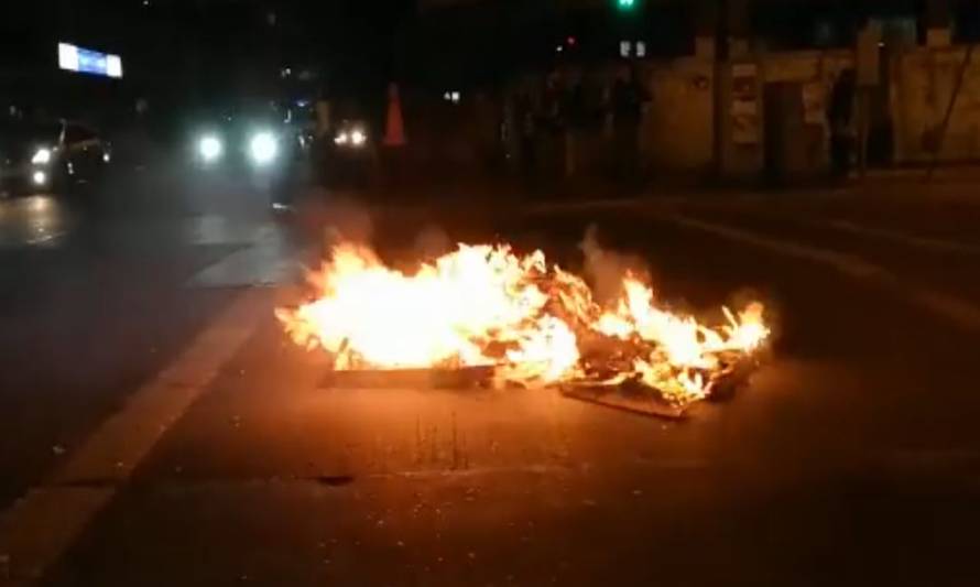 Manifestantes incendiaron barricadas en el centro de Puerto Montt