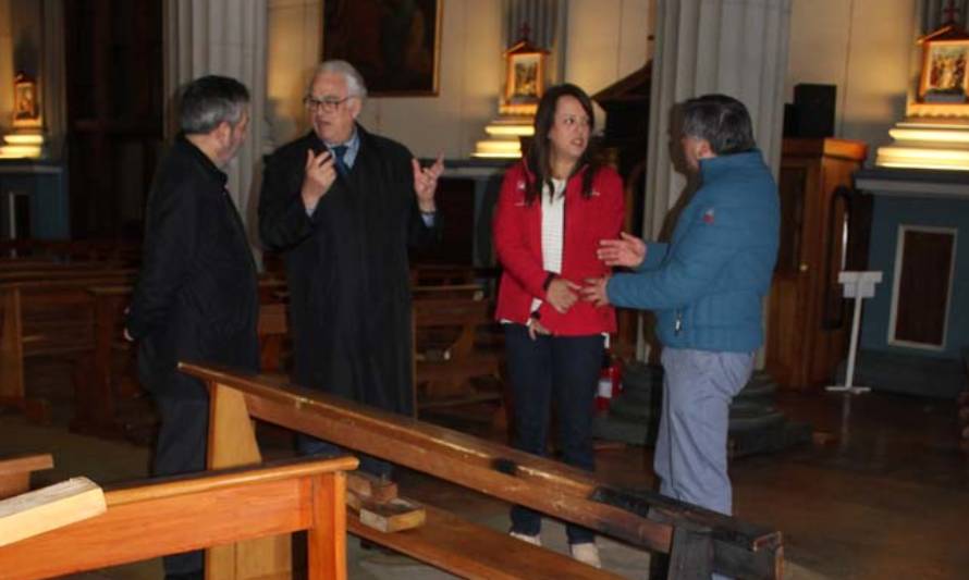 Tras saqueo autoridades visitaron Catedral de Puerto Montt