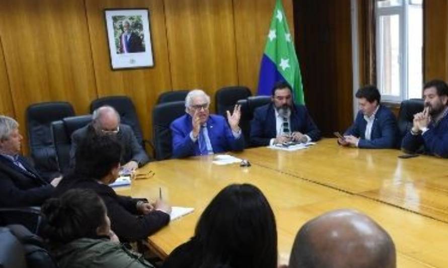 Intendente se reunió con presidentes regionales de partidos  por estallido social