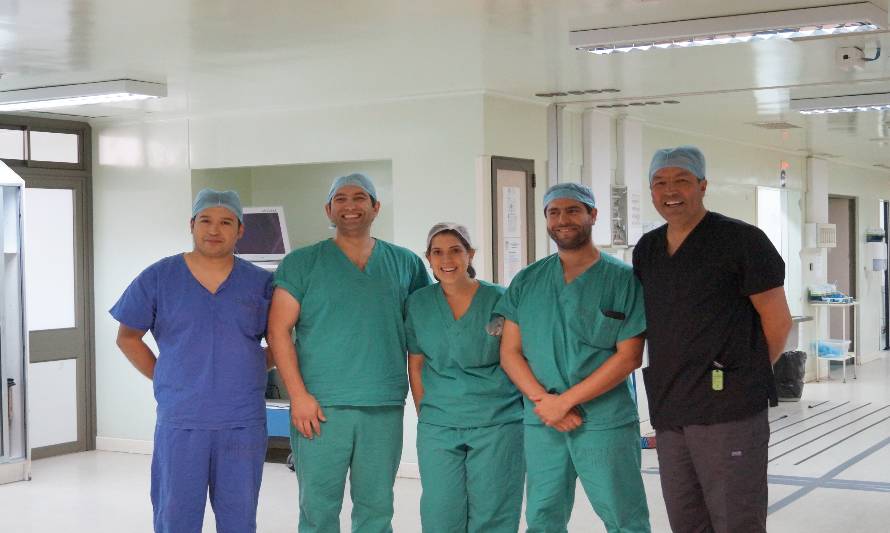 Urólogos del Hospital Osorno realizan innovadora cirugía para pacientes con incontinencia urinaria