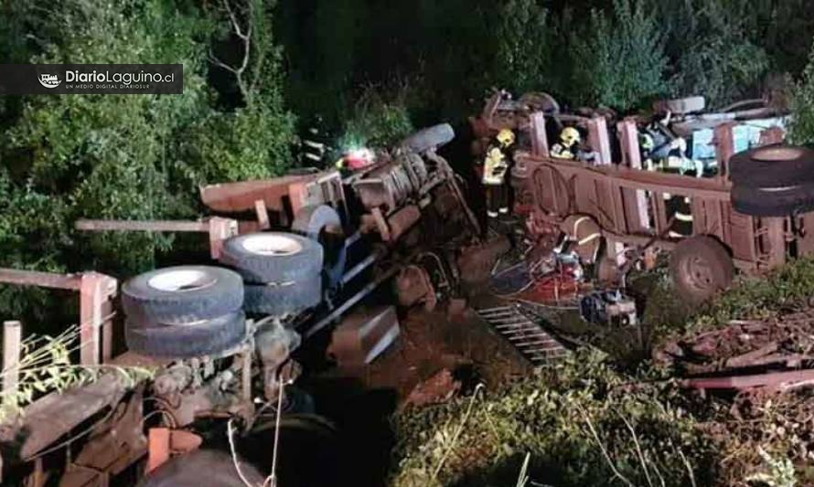 Accidente en Ruta 5: Camiones volcaron a la altura de Los Lagos