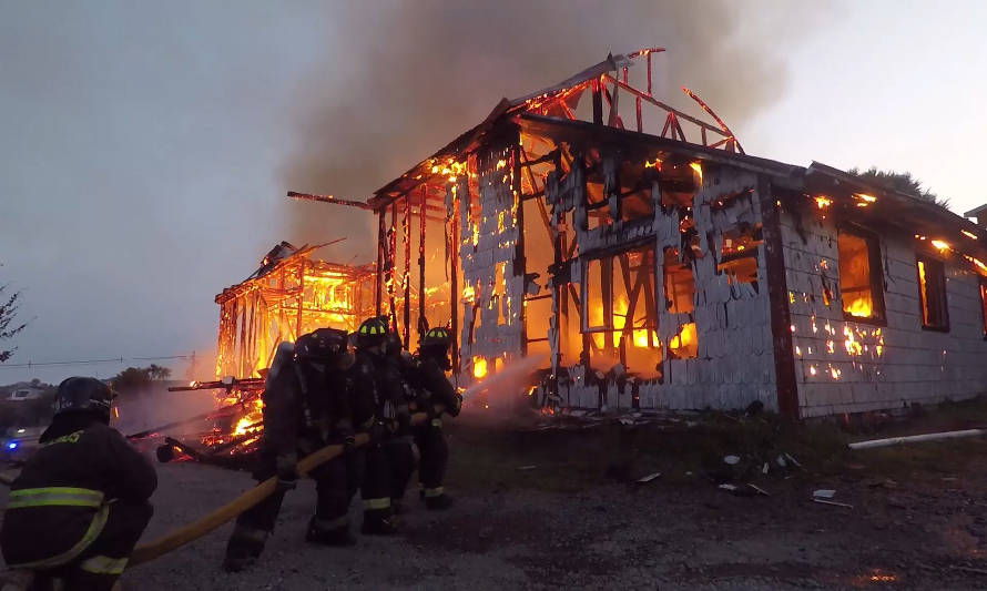 Incendio destruyó Iglesia de San Francisco en Ancud