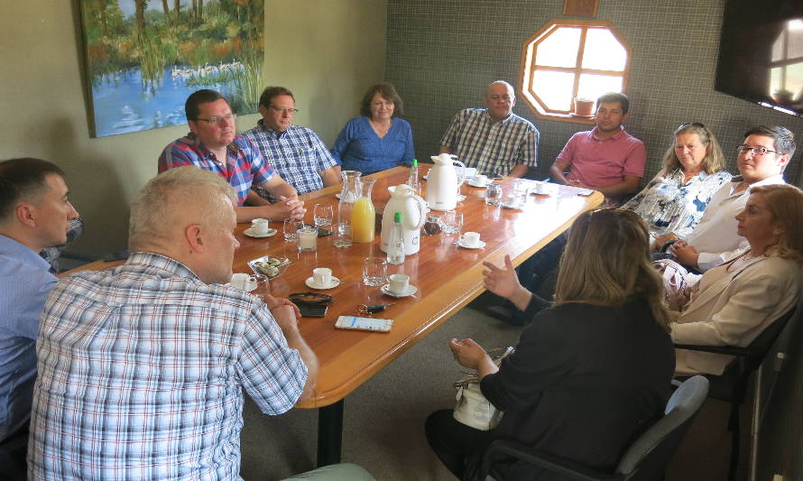 APROLECHE OSORNO SE REÚNE CON INVERSIONISTAS RUSOS PARA MEJORAR TECNOLOGÍAS DE SUS PRODUCTORES