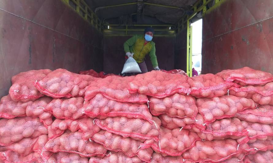 Agricultores nuevamente se cuadran con donación de alimentos