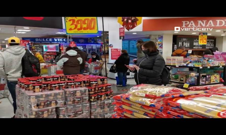Largas filas en supermercados tras anuncio de cuarentena para Puerto Montt
