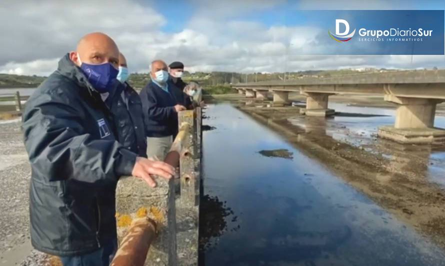 Autoridades evaluaron en terreno embancamiento en el río Pudeto