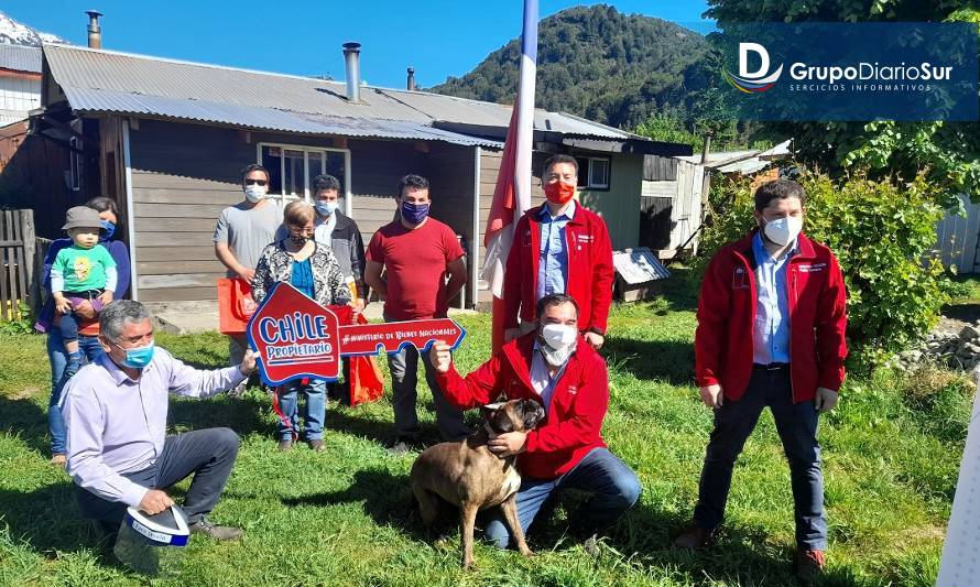 Entrega Títulos de Dominio en Futaleufú y concesiones de terreno en Chaitén 