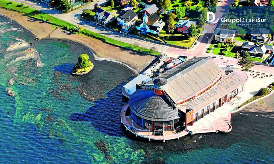 El Teatro del Lago es un punto de encuentro con el arte junto al lago Llanquihue y que ha hecho de las Semanas Musicales en todo un evento internacional en Frutillar.