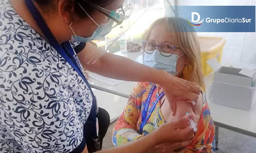 Funcionarios del Servicio de Salud Chiloé recibieron vacuna contra covid-19