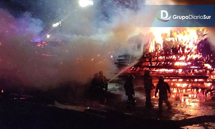 Labocar y Bomberos indagan causas de incendio de metros ruma 