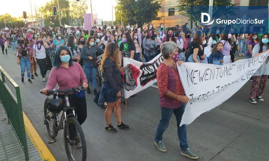 Con multitudinaria marcha mujeres se tomaron el centro en Osorno