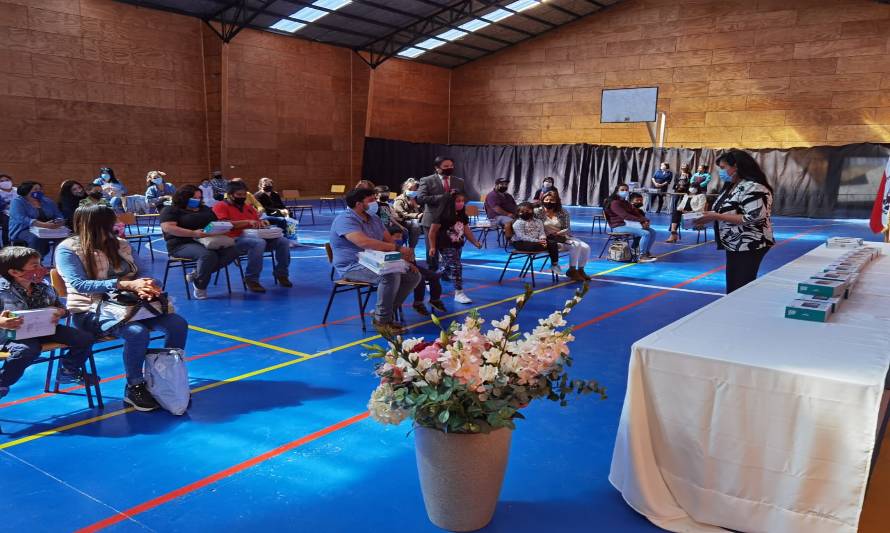 Colegio de Alerce entregó tablets conectadas a internet para reforzar clases virtuales