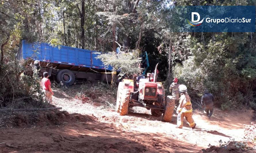 Pasajero falleció tras volcar camión en San Juan de la Costa