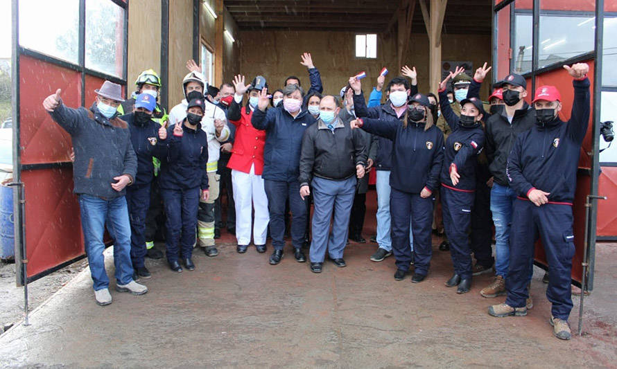 Construyen en Quellón cuartel de Bomberos con aportes de la industria salmonera 