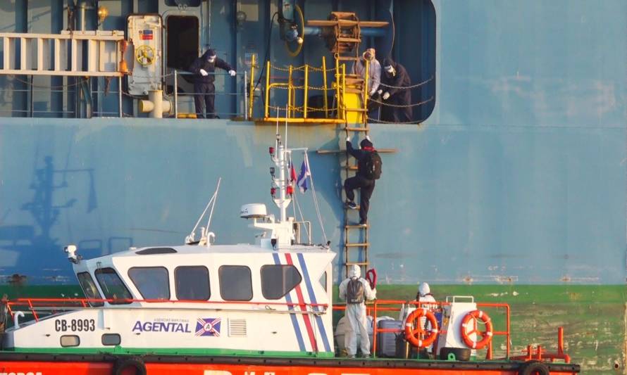 Los dos tripulantes de nave filipina que están graves no se habían vacunado 