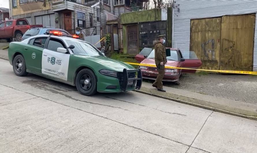 Una persona fue encontrada muerta al interior de un vehículo en Castro 