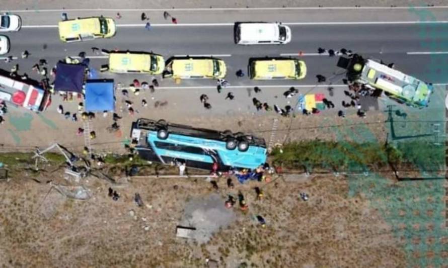 el bus volcó a la salida de Chillán