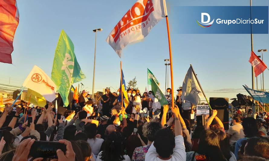 Izkia Siches y Elisa Loncón participaron en acto por Gabriel Boric en Valdivia