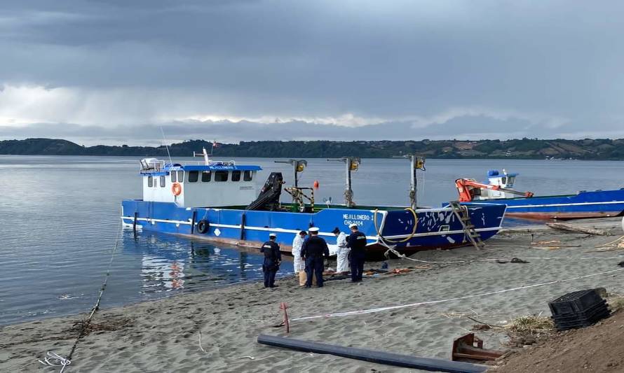 Un trabajador murió aplastado mientras hacía mantenimiento a una lancha en isla Quehuie 