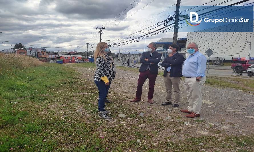 Visitan terreno donde se construiría moderno Centro Oncológico para la región