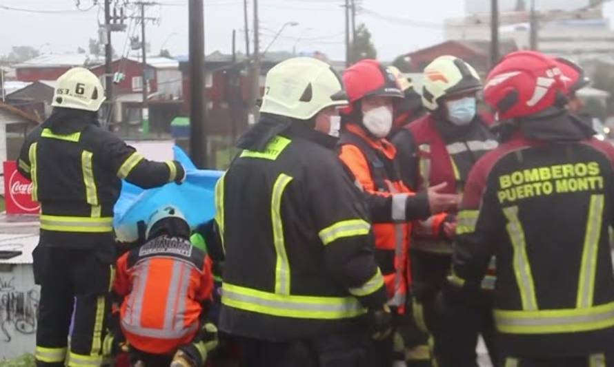 Colisión por alcance entre camión y bus dejó una persona atrapada en Puerto Montt