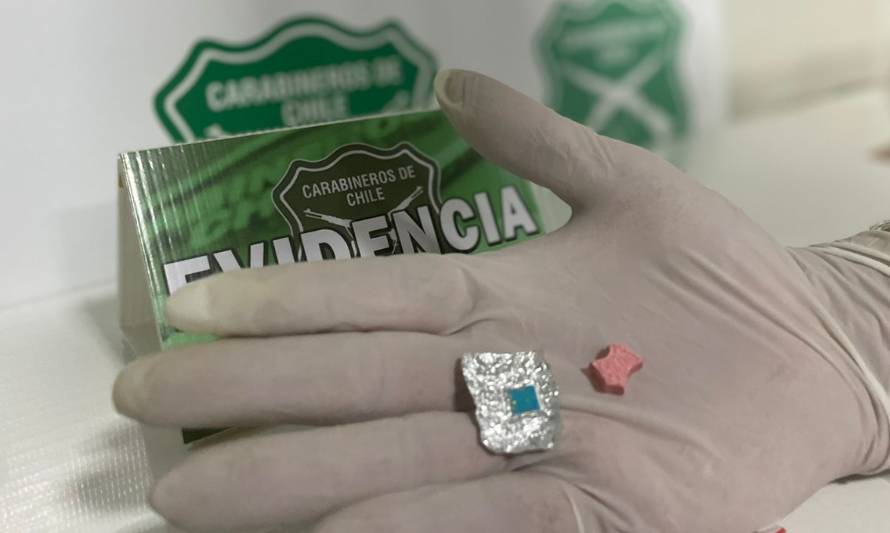 Carabineros de Calbuco detuvo a cuatro sujetos y decomisó marihuana, éxtasis y LSD