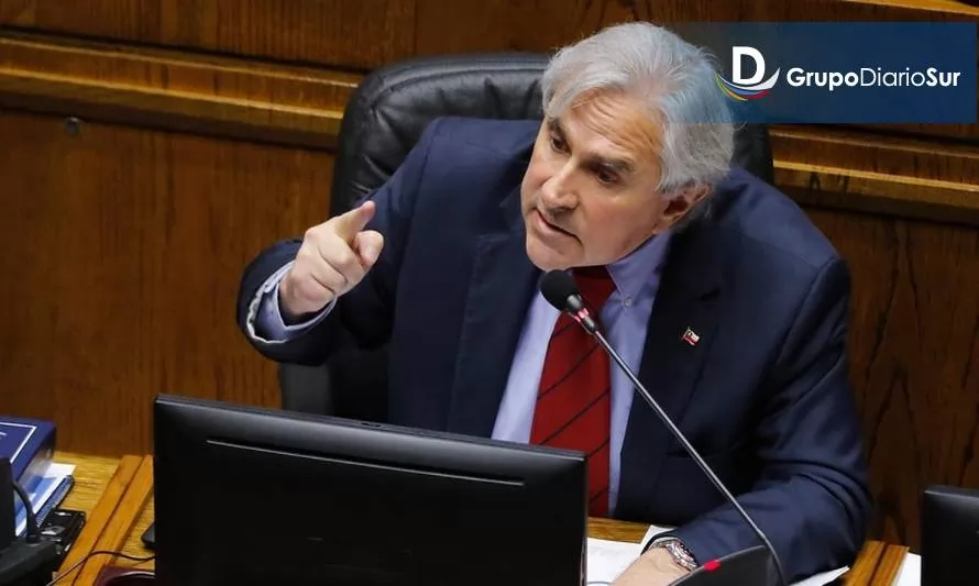 Senador Moreira pide la renuncia de la Ministra del Interior por falta de manejo político