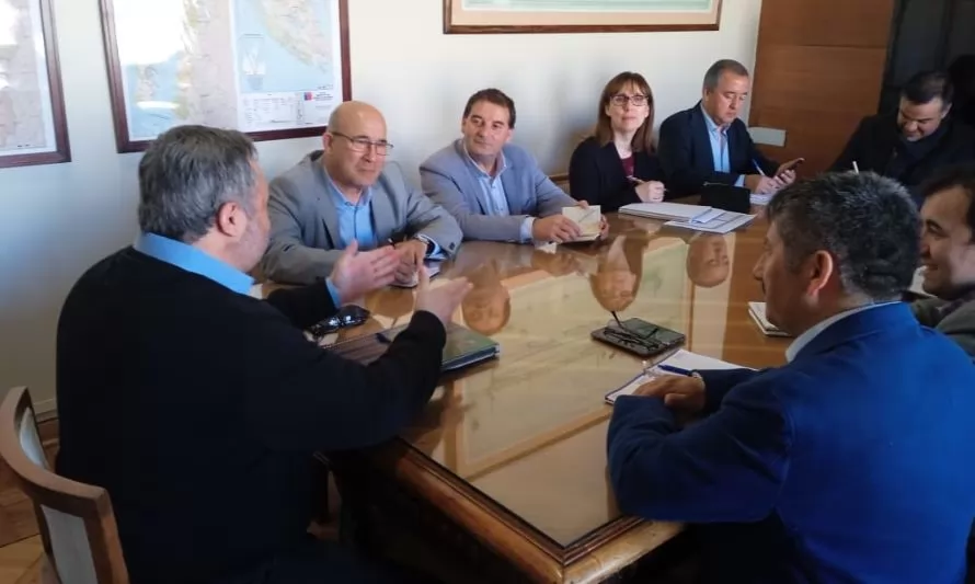 Alcaldes de Palena se reúnen con subsecretario del MOP para buscar soluciones de conectividad