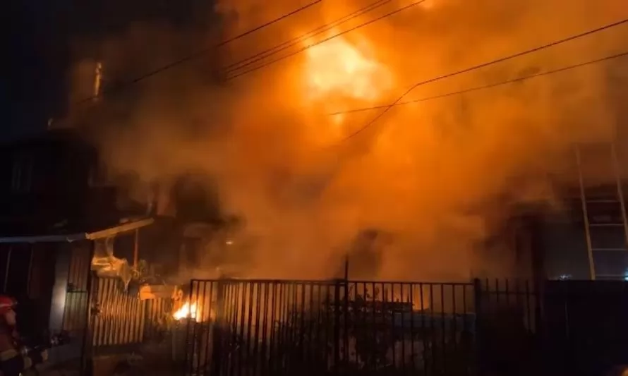 De madrugada incendio destruyó tres viviendas en Mirasol 