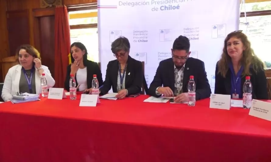 Ministra de salud por fin se reúne con alcaldes de Chiloé