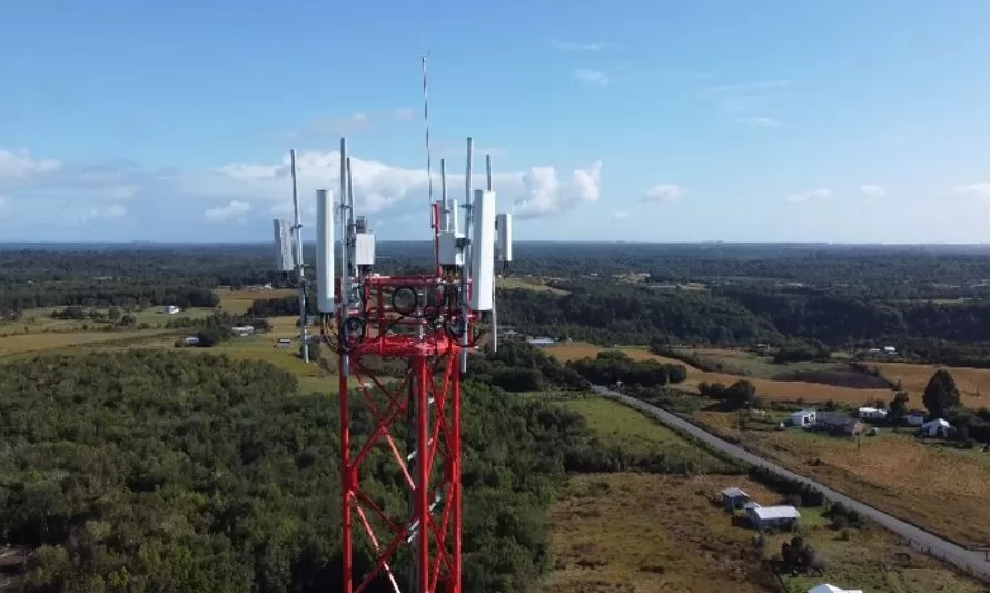 WOM inaugura en Chiloé la primera de las antenas que fortalecerán la conectividad en localidades aisladas