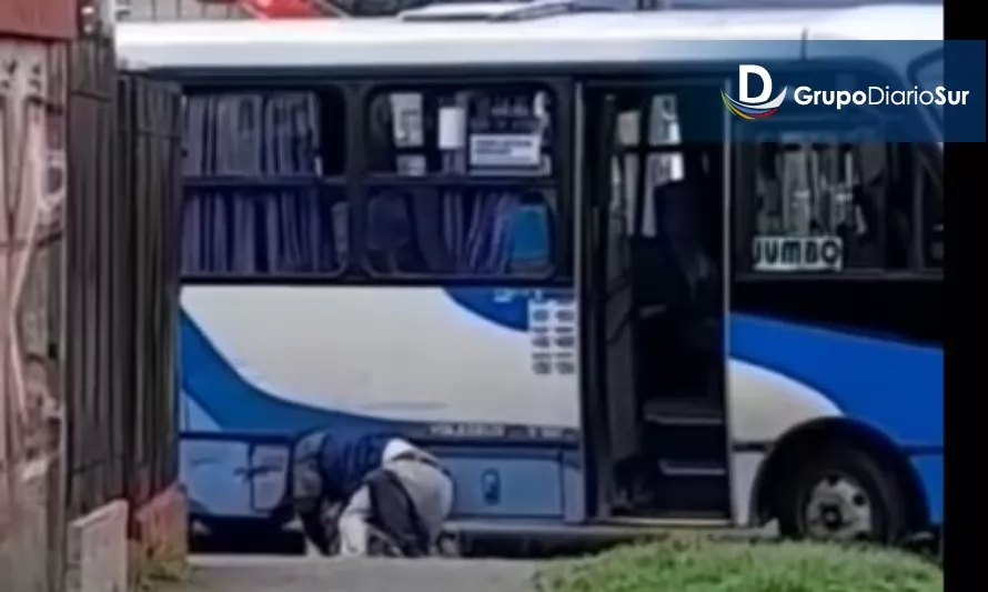 Violenta pelea entre dos conductores de microbuses