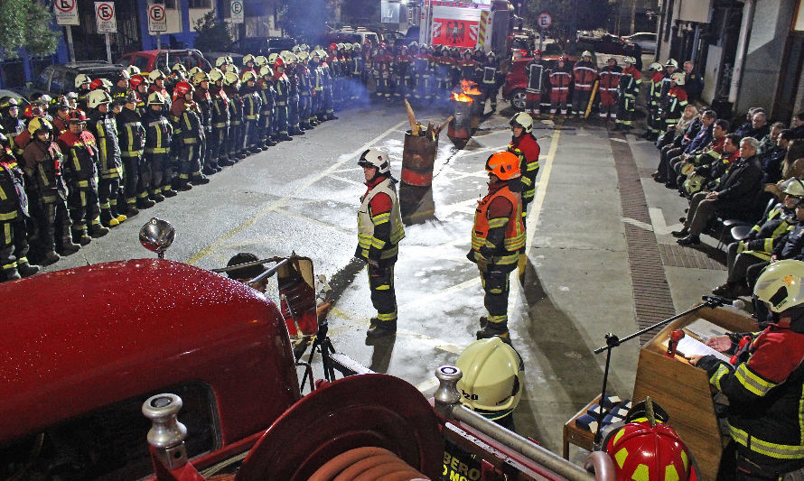 Bomberos de Puerto Montt homenajeó a sus héroes del terremoto de 22 de mayo de 1960