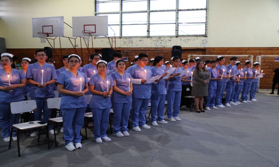 Estudiantes de Gastronomía y Técnico en Atención en Enfermería del Liceo Politécnico Mirasol recibieron investidura