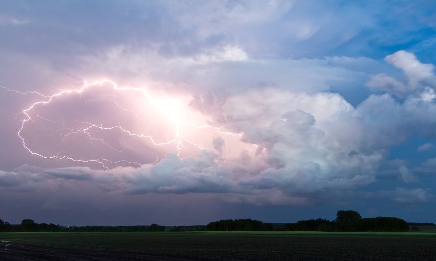 Emiten alerta temprana preventina por tormentas eléctricas en la región de Los Lagos