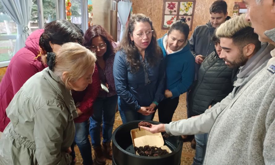 Programa Boyacompostar de Salmones Camanchaca permitirá  reducir 14.580 Kg de CO2 al año