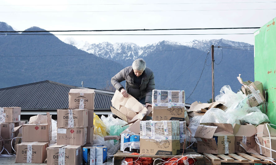 Merluceros de Hualaihué reciben materiales de pesca para apoyar sus actividades productivas