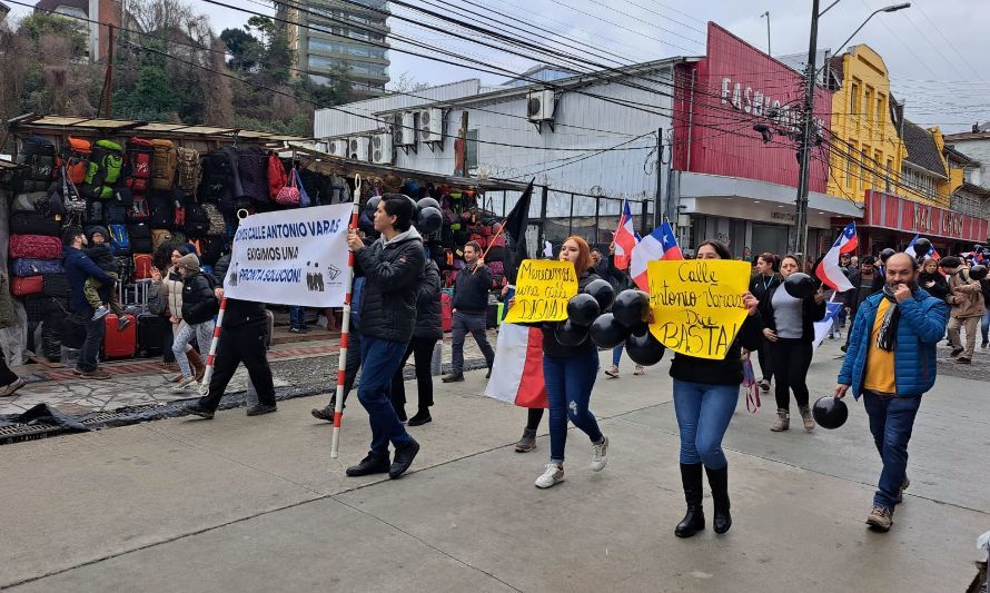 Piden suspender cobros de patentes municipales a comerciantes de calle Antonio Varas